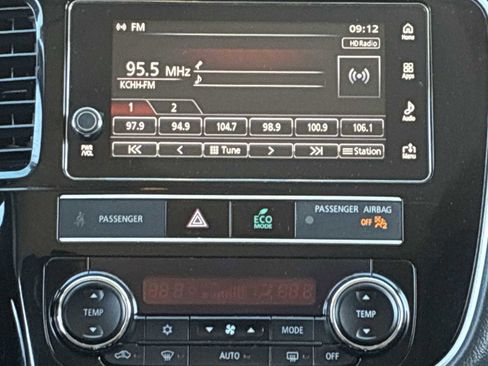 Used 2019 Mitsubishi Outlander SE AWD/4WD image 12