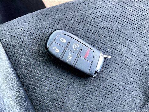Used 2020 Jeep Grand Cherokee Altitude AWD/4WD image 28