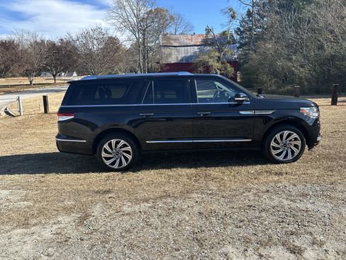 Used 2023 Lincoln Navigator L Reserve image 4