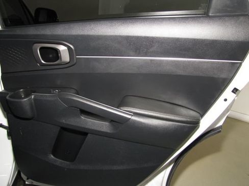 Used 2023 Kia Sorento LX FWD image 18