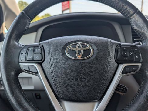 Used 2020 Toyota Sienna XLE Premium AWD/4WD image 14