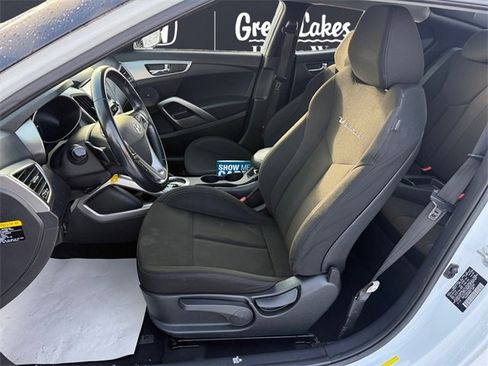 Used 2017 Hyundai Veloster Base image 9