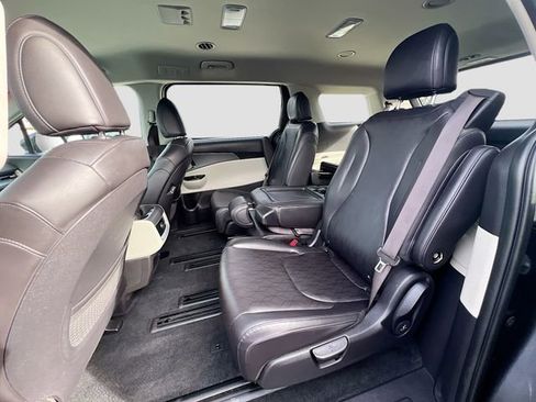 Used 2024 Kia Carnival LX image 23