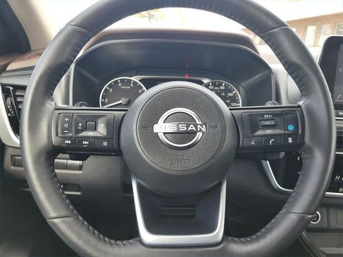 Used 2023 Nissan Rogue SL image 16