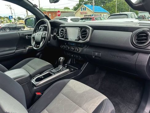 Used 2021 Toyota Tacoma TRD Sport AWD/4WD image 22