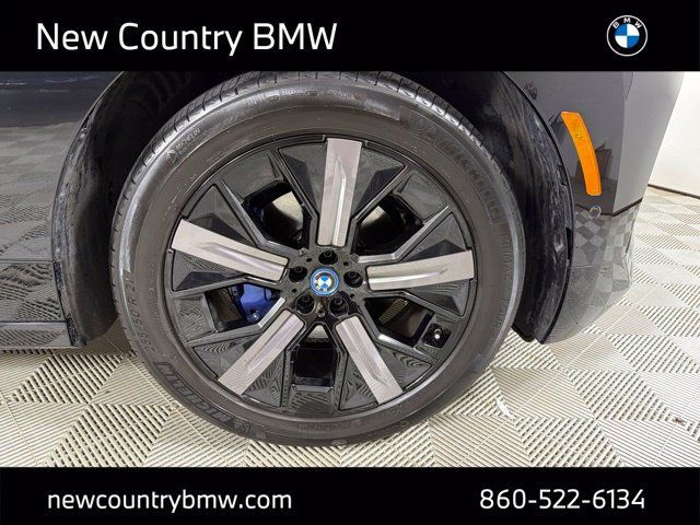Used 2024 BMW iX xDrive50 w/ Sport Package AWD/4WD image 9