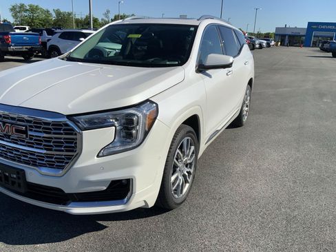 Used 2024 GMC Terrain Denali w/ Denali Premium Package AWD/4WD image 16