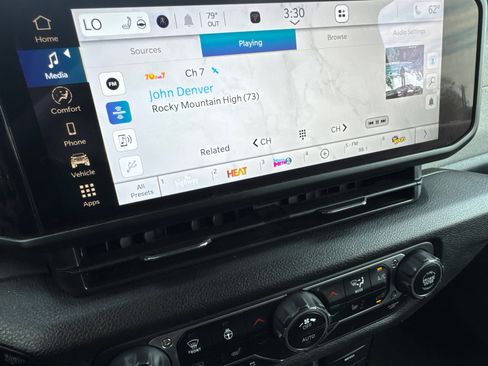 Used 2025 Jeep Wrangler Sport S image 27