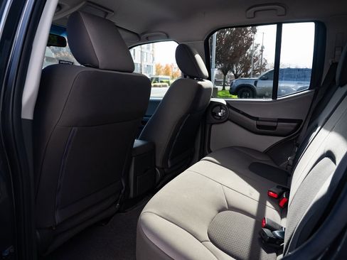 Used 2015 Nissan Xterra S image 19