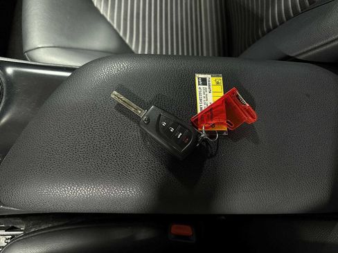 Certified 2020 Toyota Camry SE image 32