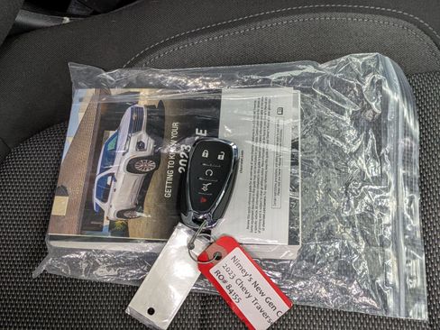 Used 2023 Chevrolet Traverse LT image 16