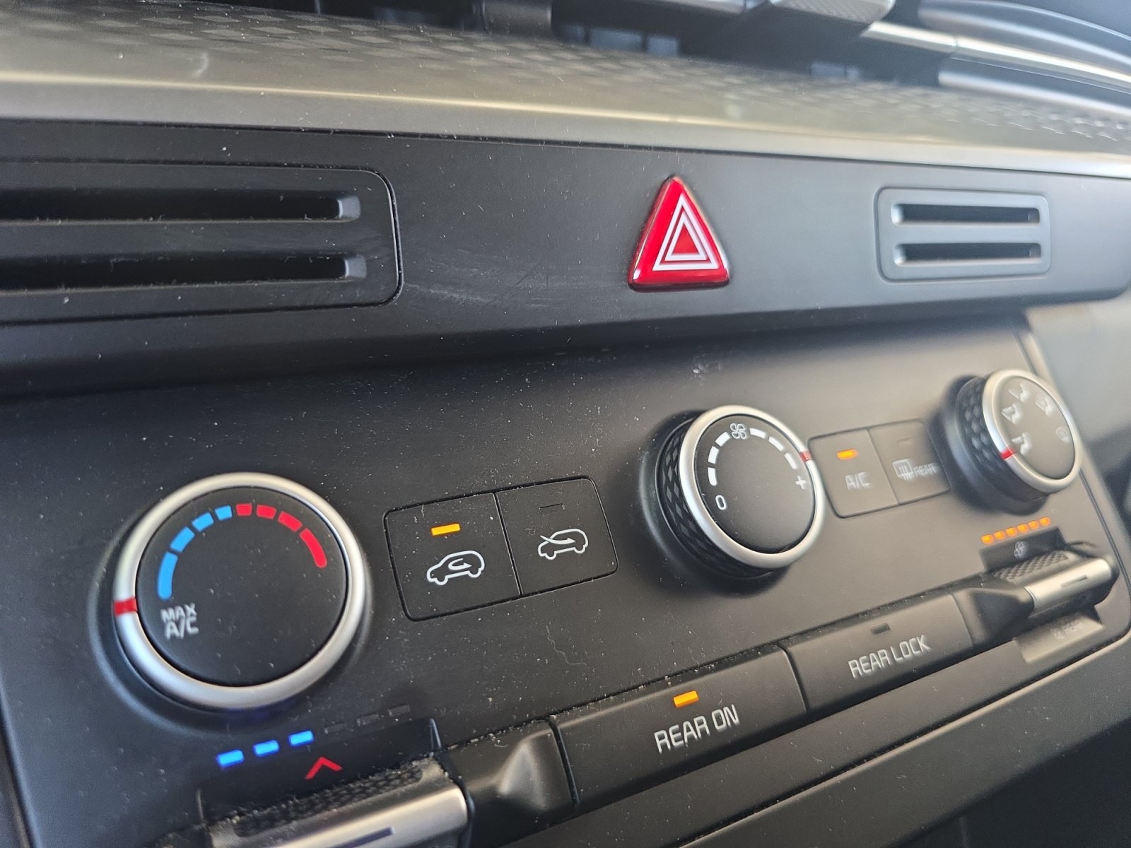 Used 2022 Kia Carnival LX FWD image 14