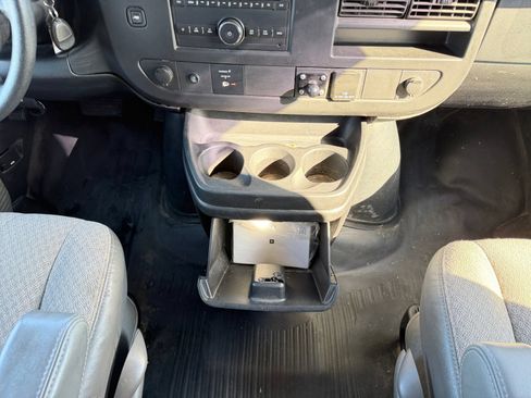 Used 2017 Chevrolet Express 2500 RWD image 12