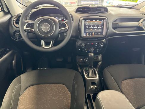 Used 2023 Jeep Renegade Latitude AWD/4WD image 13