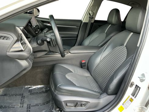 Used 2024 Toyota Camry SE image 9