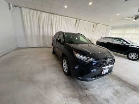 Used 2020 Toyota RAV4 XLE w/ Convenience Package image 2
