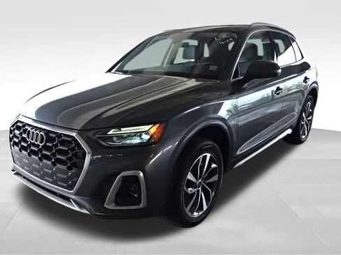 Used 2023 Audi Q5 2.0T Premium w/ Convenience Package AWD/4WD image 2