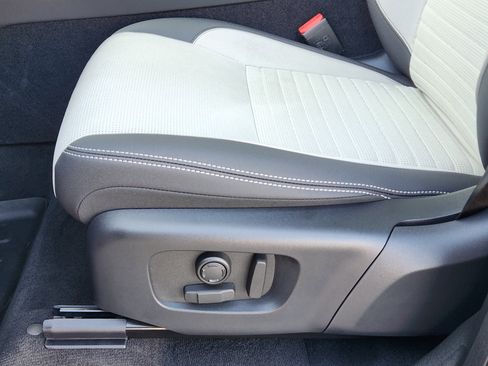 New 2025 Land Rover Discovery Sport S image 26