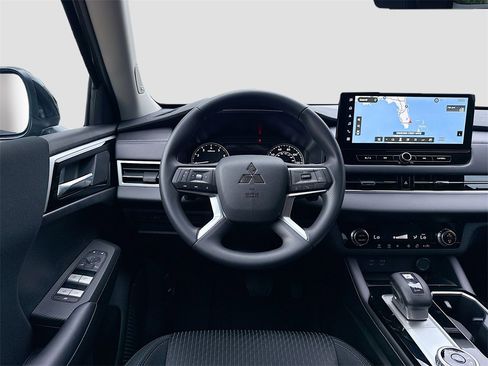 New 2025 Mitsubishi Outlander ES image 22