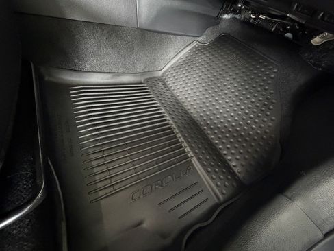 Used 2025 Toyota Corolla SE FWD image 27