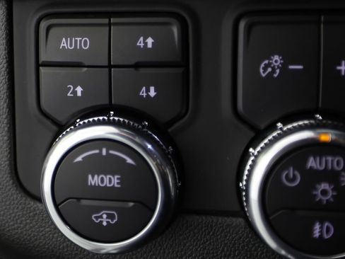 Used 2025 GMC Yukon Denali Ultimate AWD/4WD image 31