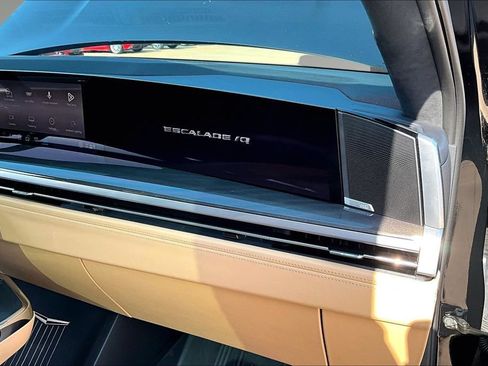 Used 2025 Cadillac Escalade IQ Sport 2 AWD/4WD image 16