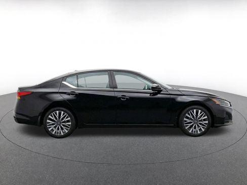 Used 2025 Nissan Altima 2.5 SV FWD image 10