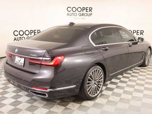 Used 2022 BMW 740i w/ Premium Package image 22