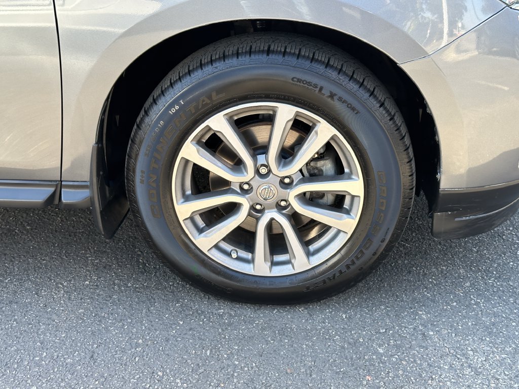 Used 2016 Nissan Pathfinder SV FWD image 11