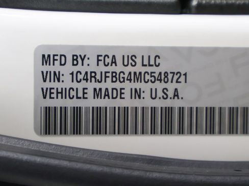 Used 2021 Jeep Grand Cherokee Limited w/ Premium Lighting Group AWD/4WD image 45