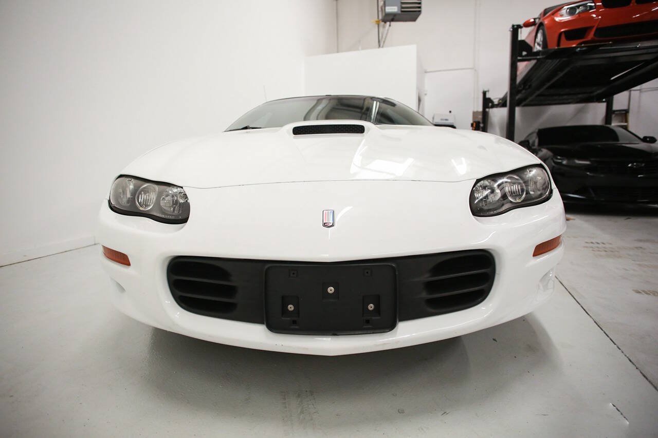 Used 2000 Chevrolet Camaro Z28 w/ SS Performance/Appearance Pkg RWD image 9