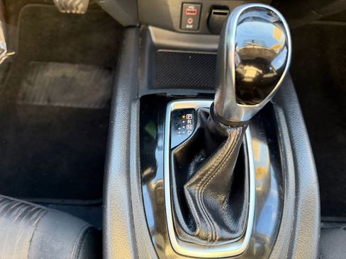 Used 2017 Nissan Rogue S AWD/4WD image 14
