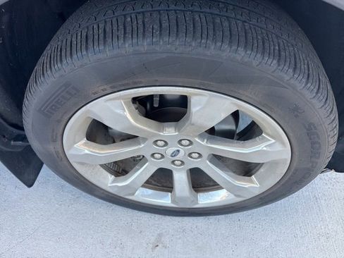 Used 2020 Ford Explorer Platinum w/ Premium Technology Package image 9