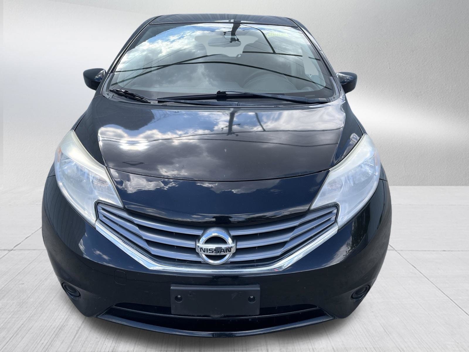 Used 2015 Nissan Versa Note SV FWD image 2