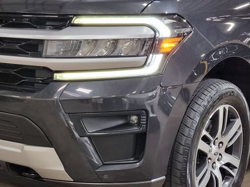 Used 2022 Ford Expedition XLT AWD/4WD image 14