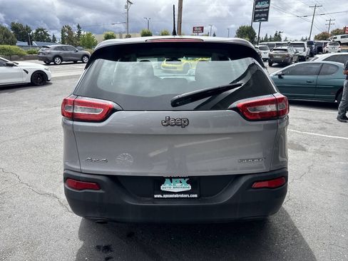 Used 2014 Jeep Cherokee Sport AWD/4WD image 6