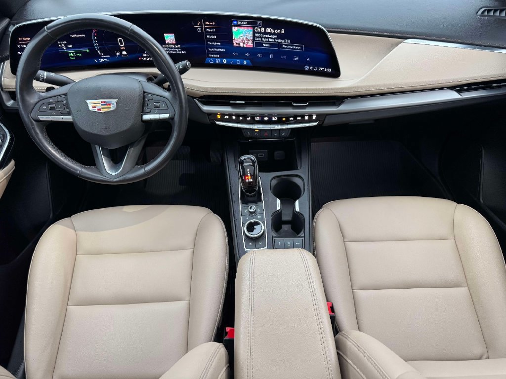 Used 2024 Cadillac XT4 Luxury w/ Cold Weather Package FWD image 11