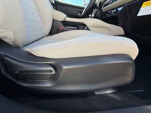 New 2026 Honda HR-V LX image 38