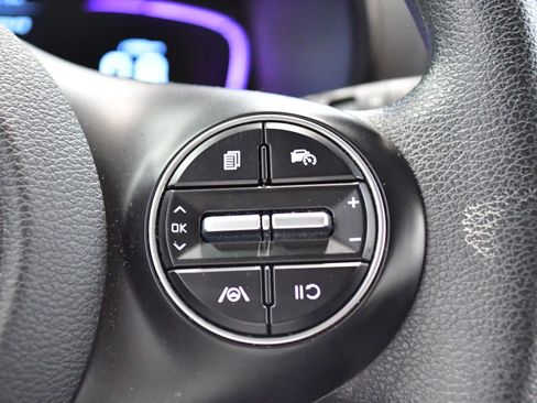Used 2025 Kia Soul LX w/ LX Technology Package FWD image 23