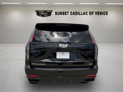 Certified 2024 Cadillac Escalade Sport Platinum w/ LPO, ONYX Package AWD/4WD image 4