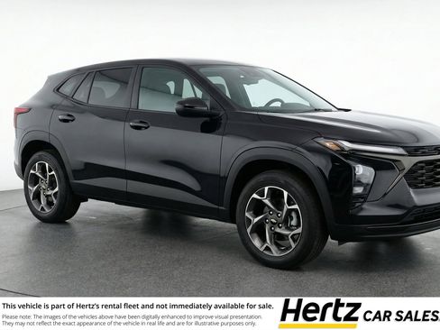 Used 2025 Chevrolet Trax LT image 1