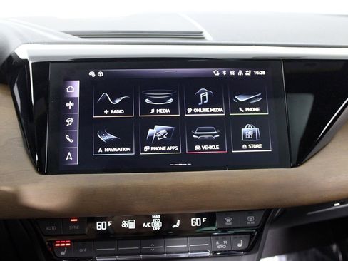 Used 2024 Audi e-tron GT Premium Plus image 28