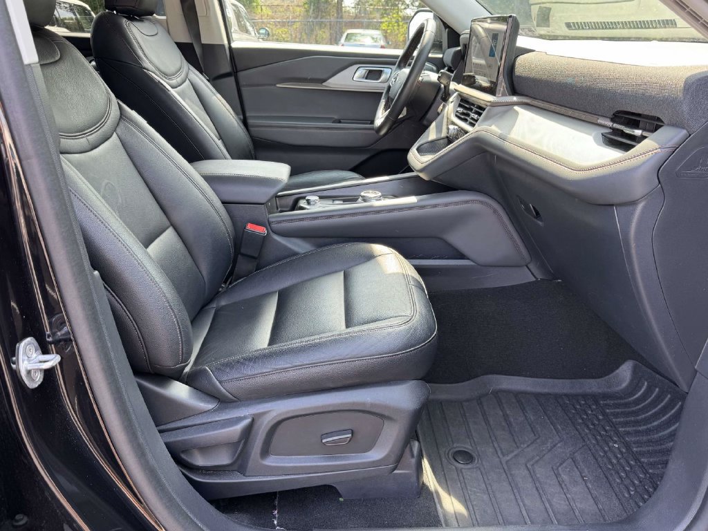Used 2025 Ford Explorer Active RWD image 14