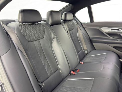 Used 2022 BMW 750i xDrive w/ Executive Package image 45