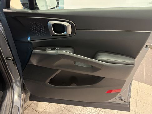 Used 2025 Kia Sorento EX w/ Panoramic Sunroof Package image 25