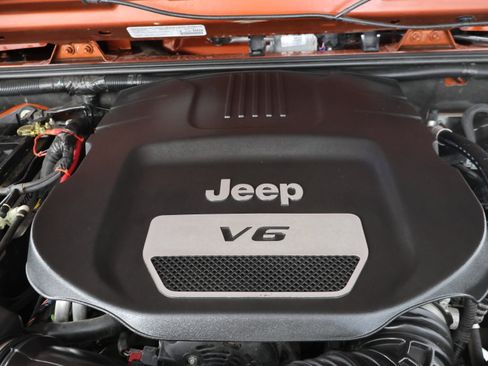 Used 2014 Jeep Wrangler Unlimited Sport w/ Quick Order Package 24S AWD/4WD image 17