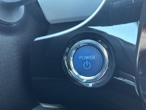 Used 2022 Toyota Prius LE image 22