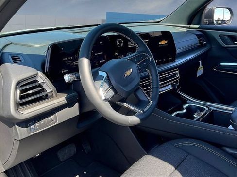 New 2026 Chevrolet Traverse LT w/ Driver Confidence Package FWD image 9