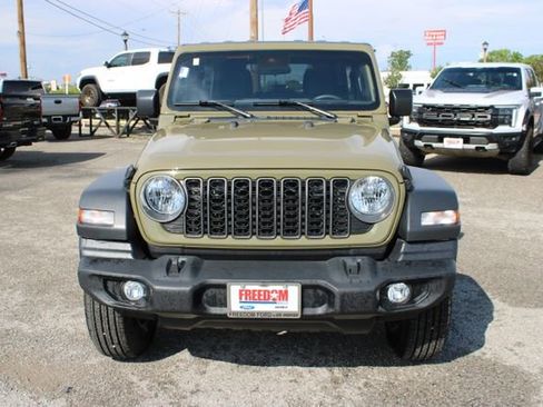 Used 2025 Jeep Wrangler Unlimited Sport AWD/4WD image 2