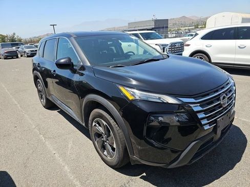 Used 2024 Nissan Rogue SV FWD image 2